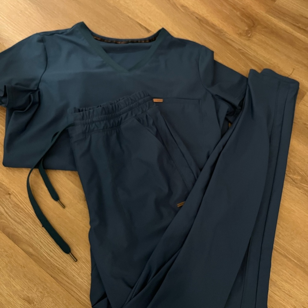 Caribbean Blue Cherokee Form Scrubs